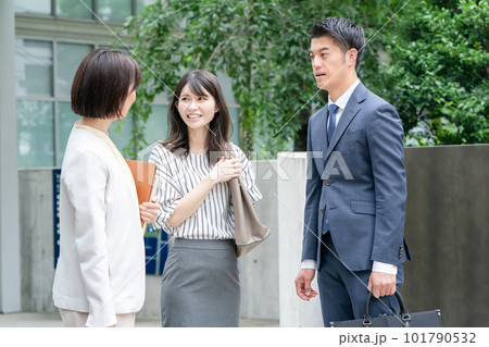 ビジネス　チーム　同僚 101790532