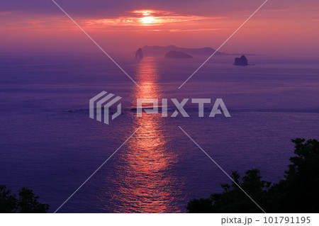 角力灘に沈む夕陽 101791195
