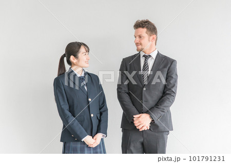 英会話・英語の先生・教師と女子高校生・中学生の生徒 101791231