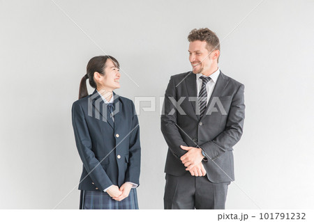 英会話・英語の先生・教師と女子高校生・中学生の生徒 101791232