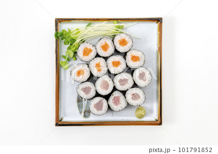 マグロとサーモンの細巻き マグロとサーモンの細巻き 101791852