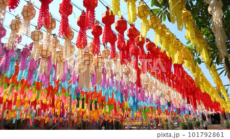 タイの有名なお祭り ロイクラトン祭りの装飾 チェンマイの仏教寺院のランタン タイの有名なお祭り ロイクラトン祭りの装飾 チェンマイの仏教寺院のランタン 101792861