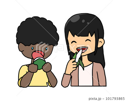 柏餅とちまきを食べる子どもたちのイラスト（日本人女子と黒人男子） 101793865