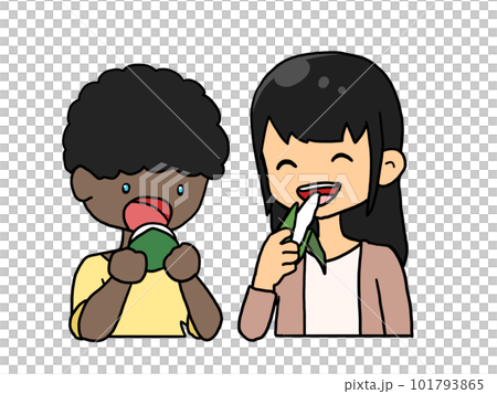 柏餅とちまきを食べる子どもたちのイラスト（日本人女子と黒人男子） 101793865