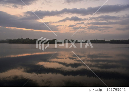 日の出の風景 101793941