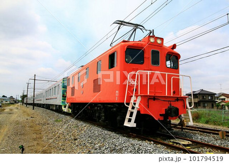 デビューを控え甲種輸送中のTHライナー70090系とデキ500形電気機関車 101794519