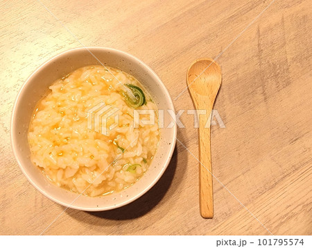 体に優しいお粥 101795574