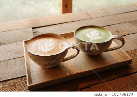 カフェラテと抹茶ラテ カフェラテと抹茶ラテ 101796174
