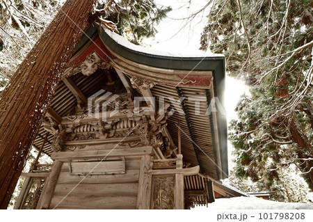 冬の熊野大社　本宮裏（山形県） 101798208