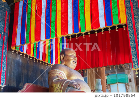 京都宇治の萬福寺　弥勒菩薩坐像 101798864