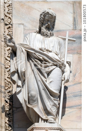 Saint Andrew statue on the facade of the Milan Cathedral, Duomo di Santa Maria Nascente, Milan, Lombardy, Italy Saint Andrew statue on the facade of the Milan Cathedral, Duomo di Santa Maria Nascente, Milan, Lombardy, Italy 101800573