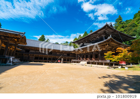 【西国三十三所】第二十七番　圓教寺　西谷の諸堂と秋の青空2　兵庫県姫路市 101800919