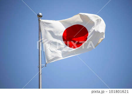 風で揺れている日本の国旗 風で揺れている日本の国旗 101801621