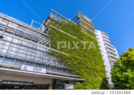 日本の東京都市景観　夏日。東急病院併設の東急電鉄 大岡山駅などを望む＝4月20日 101801966