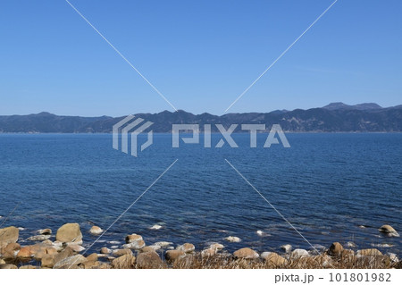 春の晴天の立石岬の海 福井 春の晴天の立石岬の海 福井 101801982