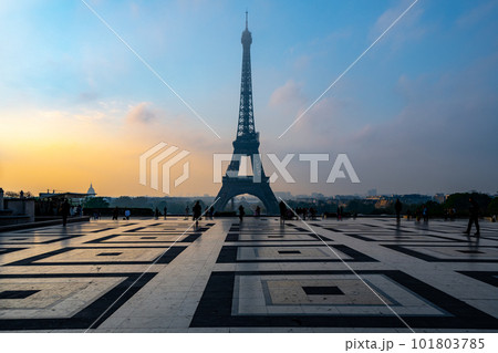Eiffel Tower, French: Tour Eiffel, silhouette at dawn. View from Trocadero Square with geometrical marble pavement. Paris, France 101803785