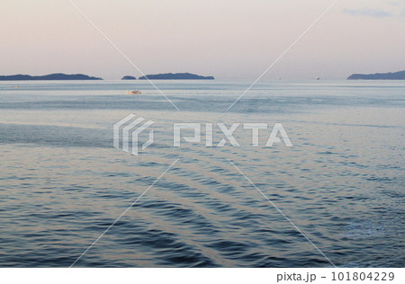 友ヶ島水道の夜明け 友ヶ島水道の夜明け 101804229