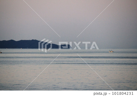 友ヶ島水道の夜明け 101804231