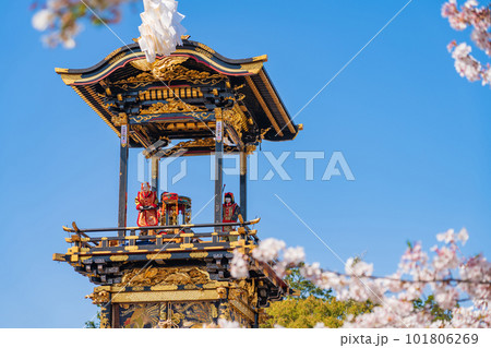 犬山祭、満開の桜と車山〈愛知県犬山市〉 犬山祭、満開の桜と車山〈愛知県犬山市〉 101806269