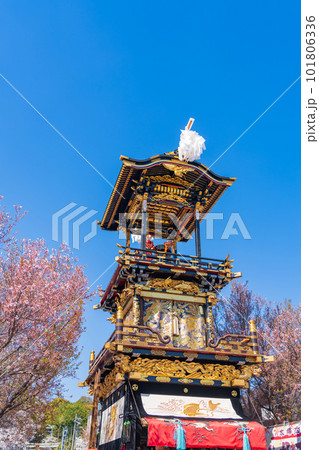 犬山祭、満開の桜と車山〈愛知県犬山市〉 101806336