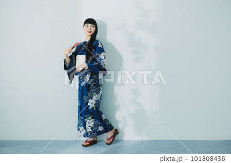 浴衣の女性　 101808436