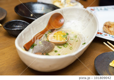 食べかけのおでん(撮影協力:おでん和ごはんまにまに) 食べかけのおでん(撮影協力:おでん和ごはんまにまに) 101809042