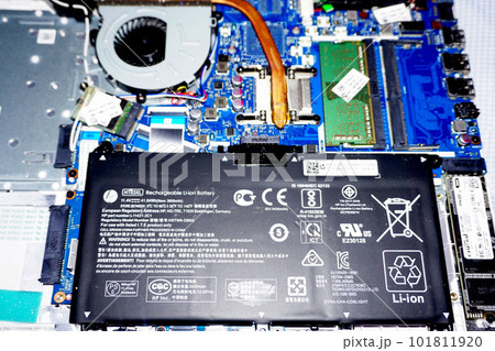 パソコン　内部 101811920