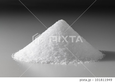 山盛りの食塩 101811949