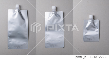 スパウト付スタンドパウチ（シルバー）3サイズセット／柄の無いモックアップ 101812229