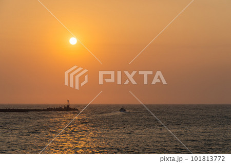 台湾　高雄　西子湾　夕日　2023 101813772