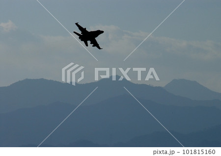 米海兵隊F/A-18ホーネット戦闘機のシルエット 米海兵隊F/A-18ホーネット戦闘機のシルエット 101815160