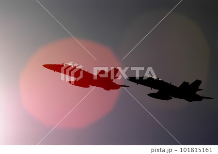 米海兵隊F/A-18ホーネット戦闘機のシルエット 101815161