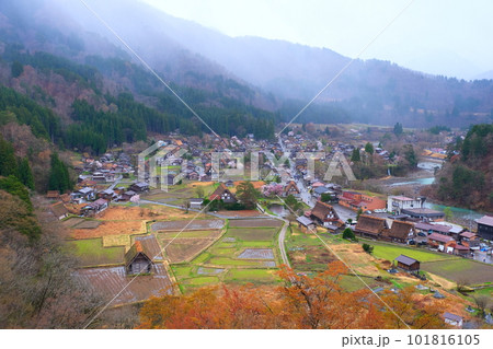 春の白川郷 101816105