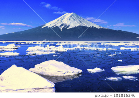 オホーツク海の流氷と富士山合成 101816246