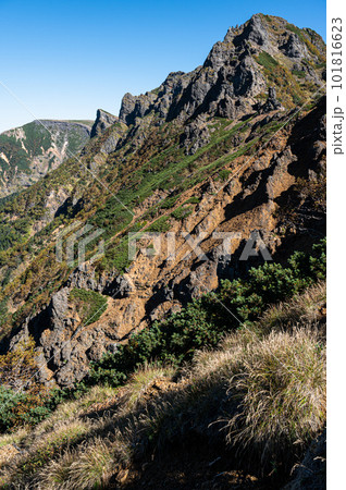 南八ヶ岳の山岳風景　横岳 101816623