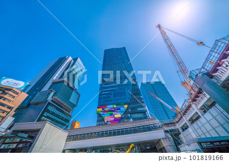 日本の東京都市景観 夏日。東京メトロ銀座線渋谷駅やエレベーター、ビル群などを望む=4月20日 日本の東京都市景観 夏日。東京メトロ銀座線渋谷駅やエレベーター、ビル群などを望む=4月20日 101819166