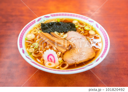 老舗の佐野ラーメン店の宝来軒で食べた醤油ラーメン 101820492