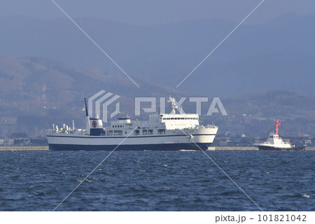 春の北海道函館市函館港の入港する青函フェリーの風景を撮影 春の北海道函館市函館港の入港する青函フェリーの風景を撮影 101821042
