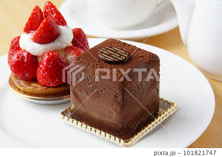 苺ケーキ チョコケーキ 苺ケーキ チョコケーキ 101821747