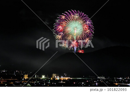 山の向こうの打ち上げ花火 山の向こうの打ち上げ花火 101822093