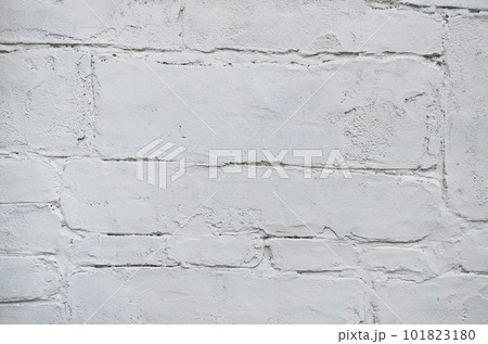漆喰塗りのレンガ壁_Plastered brick wall 101823180