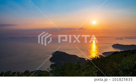 紫雲出山の夕景 101825635