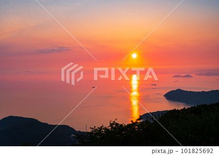 紫雲出山の夕景 101825692