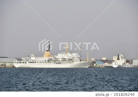 春の北海道函館市函館港で停泊中の練習船銀河丸の風景を撮影 春の北海道函館市函館港で停泊中の練習船銀河丸の風景を撮影 101826240