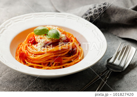 トマトソースのパスタ 101827420