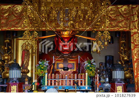 東京都豊島区の江戸三大閻魔で知られる善養寺の本堂の閻魔王坐像 101827639