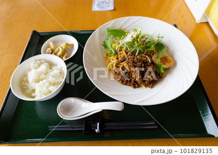 レストランや食堂、中華料理屋さんの冷やし坦々麺・タンタンメン・タンタン麺のランチの定食（東京都） 101829135
