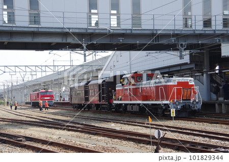 オヤ31甲種 DE10入換 松任駅 オヤ31甲種 DE10入換 松任駅 101829344
