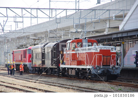 オヤ31甲種 DE10からEF510に連結 松任駅 101830186