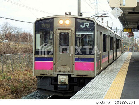 岩手の駅 JR田沢湖線の701系電車 前潟駅にて 岩手の駅 JR田沢湖線の701系電車 前潟駅にて 101830271